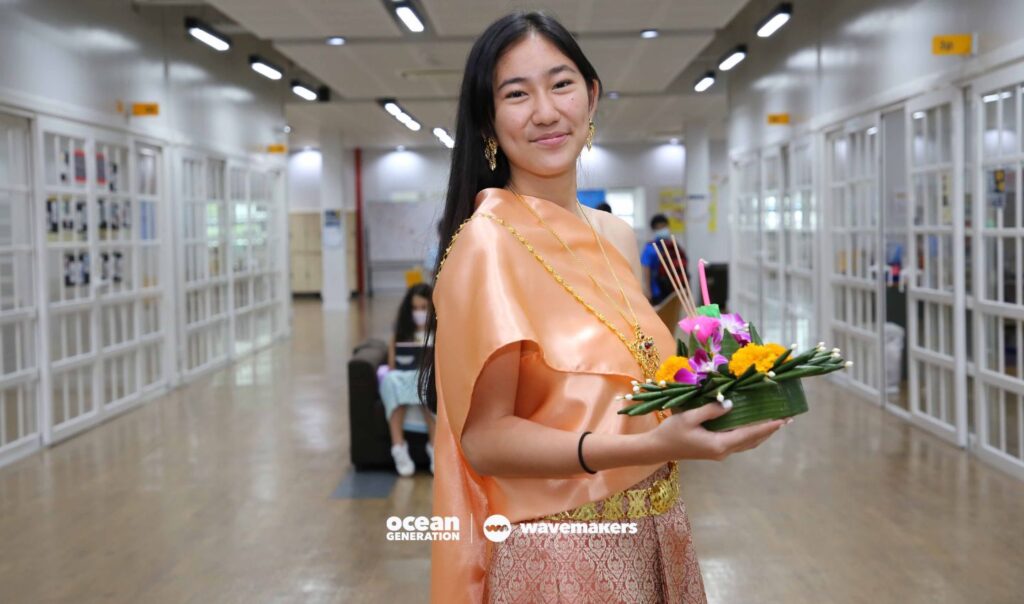 Traditional krathongs are made using a banana tree trunk, banana leaves, flowers, and candles. Wavemaker Story, posted by Ocean Generation